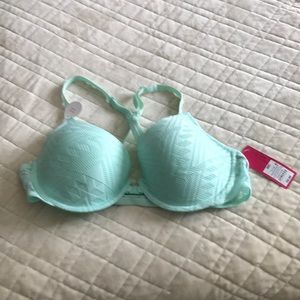 Xhilaration T-shirt bra 023 03 4896.  Think Bundle